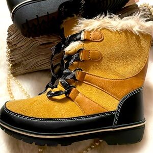 🥾Gorgeous Suade and Black Boots 🥾